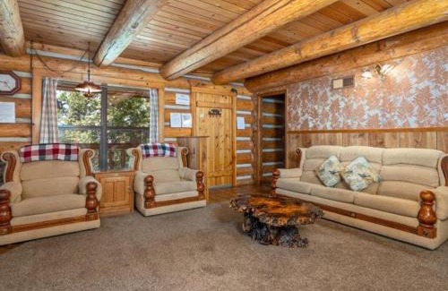 Yosemite National Park House | Yosemite Log Cabin-Rustic Charm-Sleeps 8