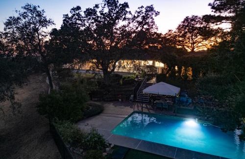 Mariposa House | Yosemite Mountaintop Retreat on 100 acres, 2 Homes, 2 hot tubs, pool
