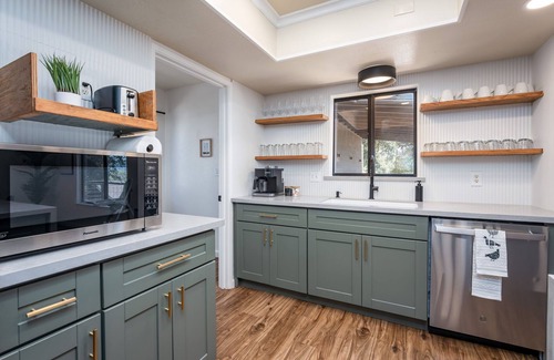 Oakhurst House | Yosemite zen, Pool, Hot tub, Private suite and Views!