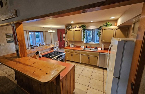 Oakhurst Cabin | Yosemite’s Shangri-La: A Cultural & Scenic Escape for World Travelers