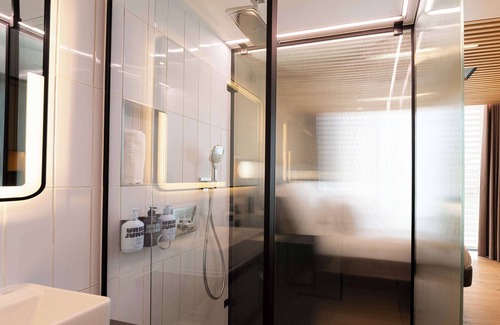 Stratford and New Town Hotel | YOTELPAD London Stratford