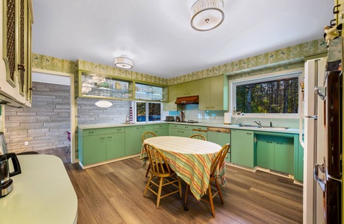 Sturgeon Bay House | You’ll find this unique Lake Michigan beachfront getaway on scenic Glidden Dr.