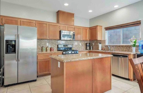 Palm Springs House | Your 4-bedroom Oasis: pool, spa, gym, and more