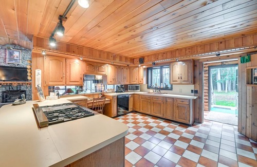 Long Lake Cabin | Your Adirondack Adventure HQ-3 bdrm lodge
