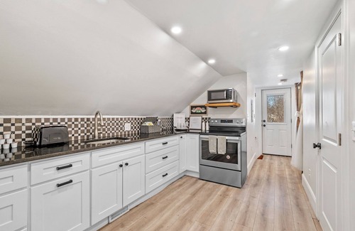 Roslindale Condo | Your Boston Retreat on the Third Floor