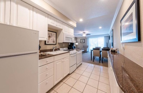 Carlsbad Village Hotel | Your Carlsbad Beach Escape! Outdoor Swimming Pool, Free Parking!