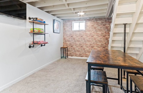 Whitehall House | Your Comfy Contemporary Escape w/Game Room
