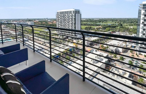 Doral Condo | Your Doral Hideaway: 2BR Luxury
