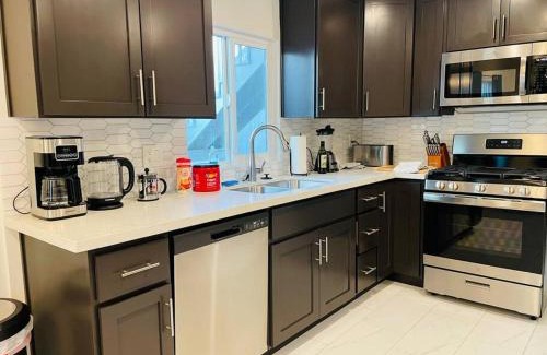 Garfield Apartment | Your Downtown Home With California King Bed Unit A