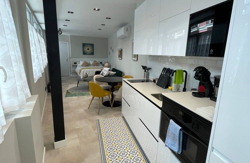 Bilbao City Centre Apartment | Your dream apartment, a bright studio in the heart of Casco Viejo.