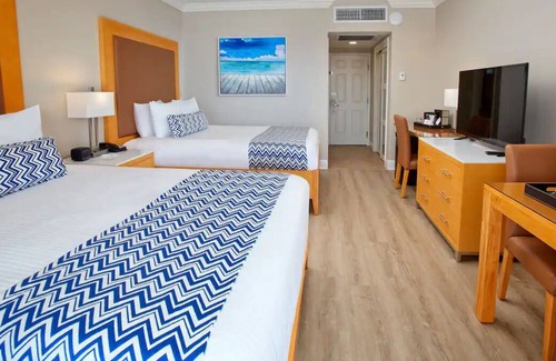 Philipsburg Hotel | Your Dream Carribean Getaway! 4 Units, Beachfront, Pools, FREE Parking Onsite!
