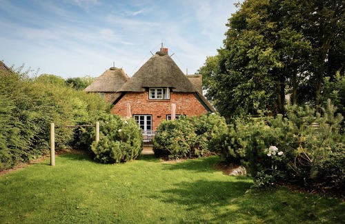 Wrixum House | Your exclusive dream holiday home on Foehr - classic thatched roof
