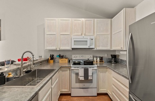 Fort Collins Apartment | Your Foothills Retreat | Dogs welcome | 30+ days