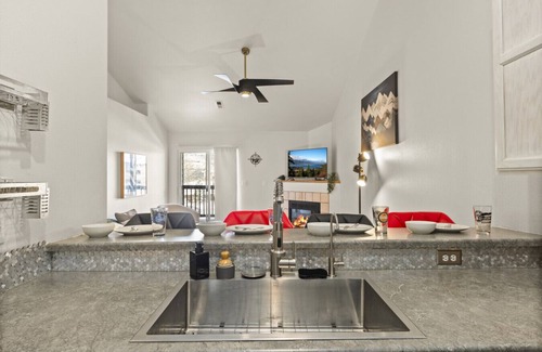 Fort Collins Apartment | Your Foothills Retreat | Dogs welcome | 30+ days