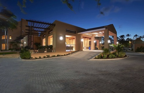 Oranjestad-West Hotel | Your Home Away From Home! Onsite Pool, Kitchenette, Free Parking