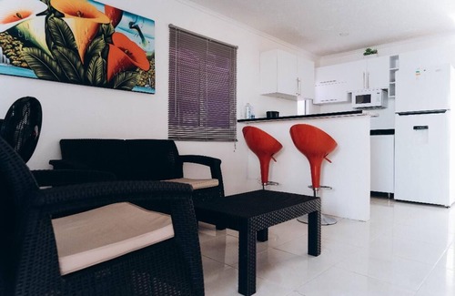 San Andres House | your home away from home, 4 pax, ac, wi-fi, kitchen, private patio n