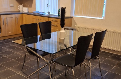 Gateshead House | Your Home Away From Home: A Spacious Gateshead Retreat for a Grand Getaway.