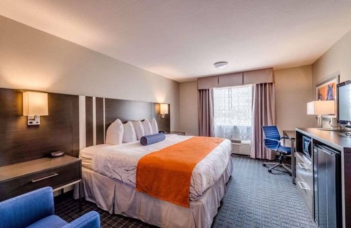 Lexington Resort | Your Home Away From Home! Free Breakfast, Free Parking, Near Applebee s Park