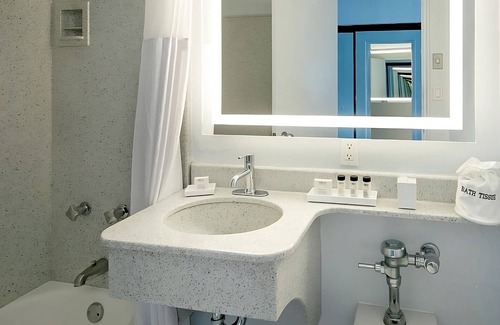 Village of La Jolla Hotel | Your Home Away From Home! Family-friendly Unit! Close to La Jolla Cove Beach!