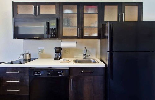 Horsham House | Your Home Away From Home! Free Parking, Pets Allowed, Near Speed Raceway