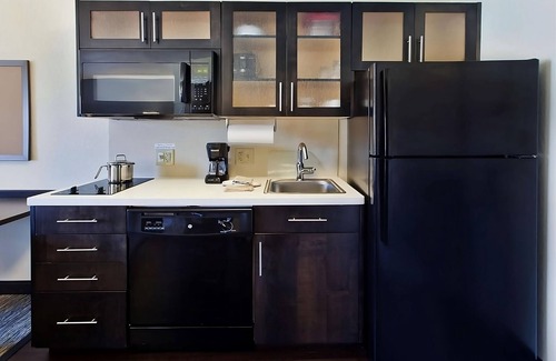 Wichita Hotel | Your Home Away From Home! Pet-Friendly Property, Parking Near Barrington Park!