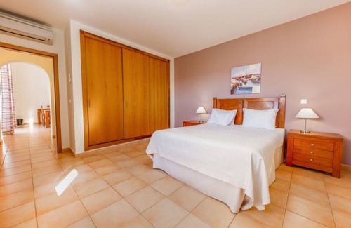 Praia da Luz Hotel | Your Home Away From Home! Fully-equipped Kitchen, 3 Swimming Pool, Free Parking!
