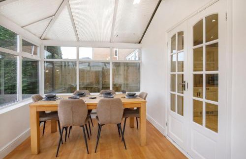 Huntington House | Your Home Away From Home - Near York City Centre