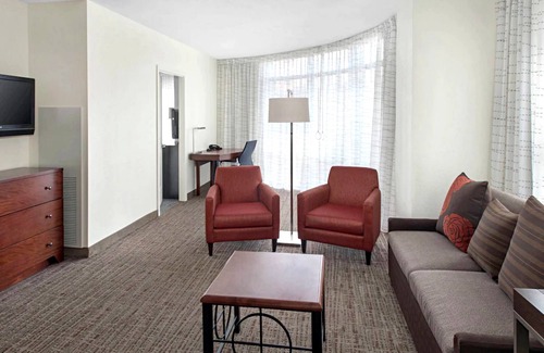 Eisenhower East Hotel | Your Home Away from Home in Historic Alexandrian