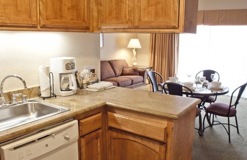 Avila Beach Resort | Your Home Away From Home! 2 Classy Units, Onsite Swimming Pool, Free Parking