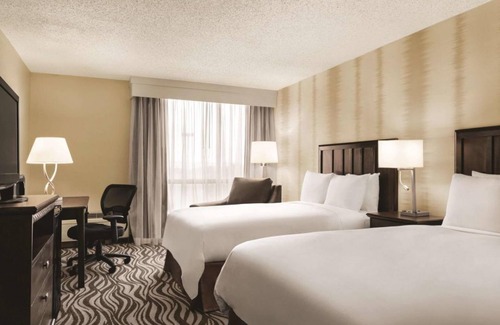 Fort Worth Hotel | Your Home Away From Home! 2 Great Units, Free Parking, On-Site Restaurant
