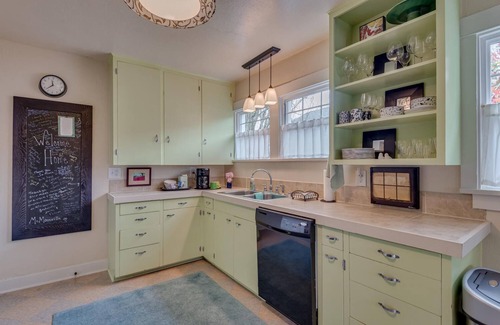 McMinnville Cottage | Your Home Away from Home In Downtown McMinnville