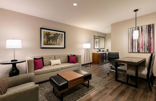 Berkeley Heights Hotel | Your Home Away from Home in Florida! Indoor Pool, Free Breakfast, Pets Allowed!