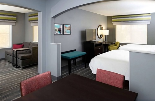 Glenwood Springs Hotel | Your Home Away from Home! Free Breakfast, Pool, Pets Allowed, Free Parking!