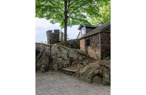Greenwood Lake House | Your lakefront castle awaits you …