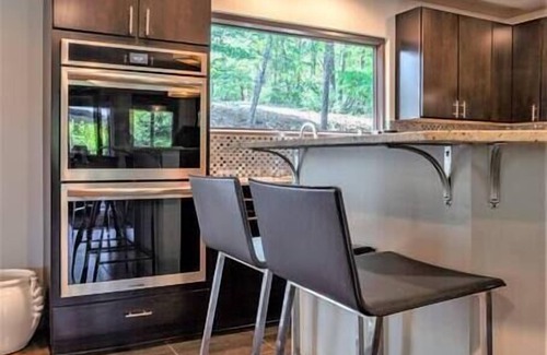 Mid America House | Your Lakefront Luxury