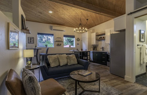 South Hills Cottage | Your Lil' Barn Away From Home