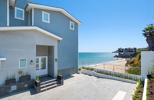 Los Angeles County House | YOUR MALIBU BEACHFRONT DREAMS AWAIT