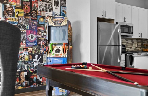 South Nashville Apartment | Your Nashville Escape: Arcade& Pool Table Awaits!