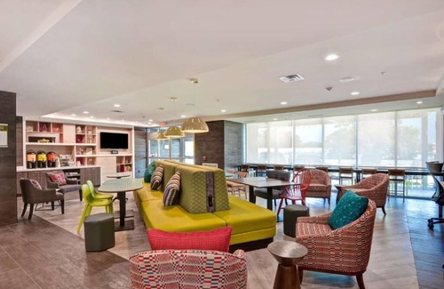 Lake Hamilton Hotel | Your Oasis Awaits! Full Kitchen, Pool, Pet-friendly, Free Breakfast & Parking!