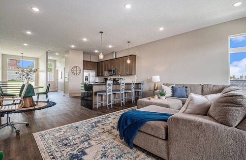 Omaha House | Your Omaha Escape - Luxe End-Unit +2 Master Suites