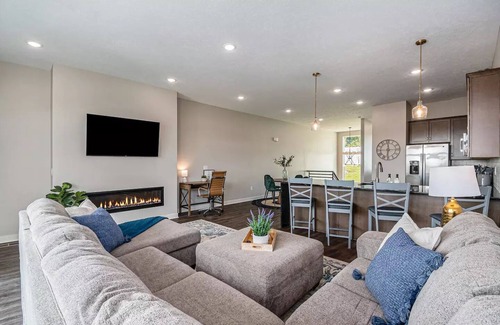 Omaha House | Your Omaha Escape - Luxe End-Unit +2 Master Suites