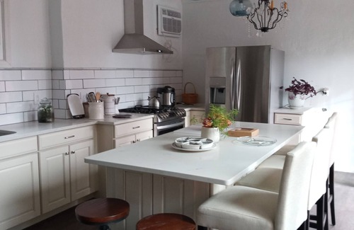 Scranton House | Your Opulent Retreat in an Historic Estate with Modern Comforts