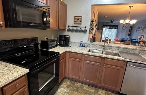 Kissimmee House | Your Orlando theme park and shopping paradise! Long term renters welcome