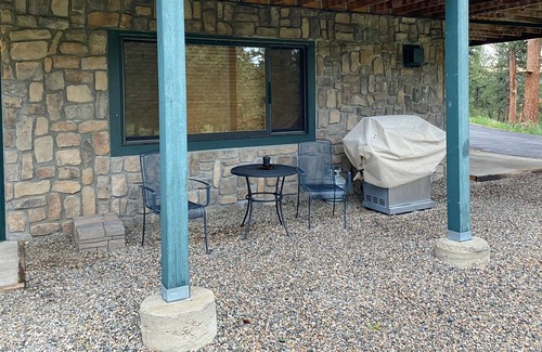 Bailey Apartment | Your Own Private Apartment in Authentic Colorado Log Cabin