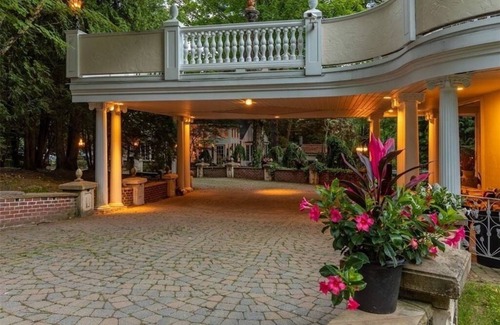 Brimfield House | Your Own Private Luxury Resort - Sturbridge/Brimfield, MA