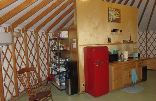 Buhl House | Your own private spa! Yurt with natural geothermal hot water.