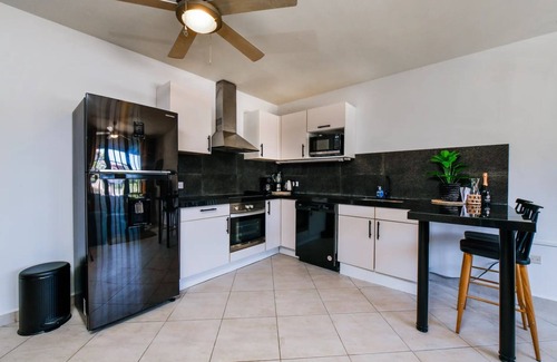Palm Beach Condo | Your Palm Beach Getaway: Walk to Beach & Hotels