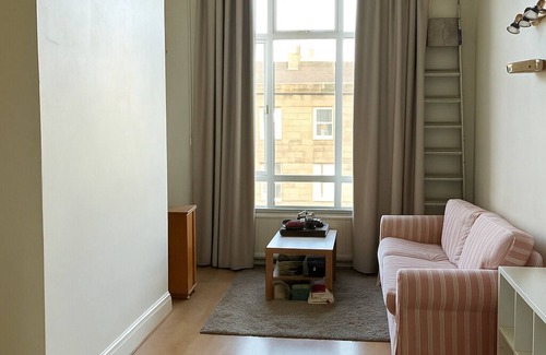 Tollcross Apartment | Your Perfect City Centre Flat+sofa for Enjoying the Fringe Festival.