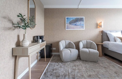 Municipality of Tilburg Apartment | Your perfect student base near University Tilburg! Affordable, comfortable, and just minutes from campus — with a shared kitchen, laundry, and free parking to make your life easier. Study, relax, and enjoy nature all in one place.