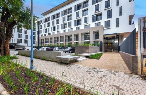 Greater Johannesburg Metropolitan Area Apartment | Your Private Slice of Rosebank
